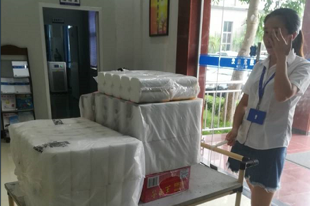 安博(中国)激光开车过来领福利的妹纸