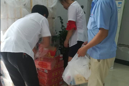 安博(中国)激光各部门领取消暑福利